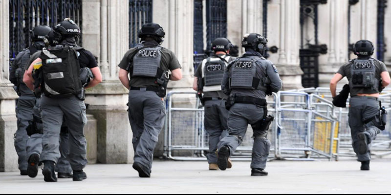  لندن: الشرطة تقبض على رجل اصطدمت سيارته بحواجز خارج البرلمان